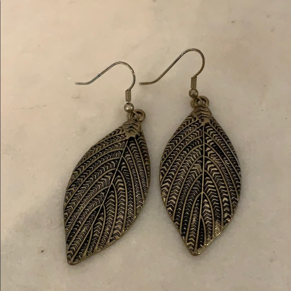 Metallic feather dangle earrings